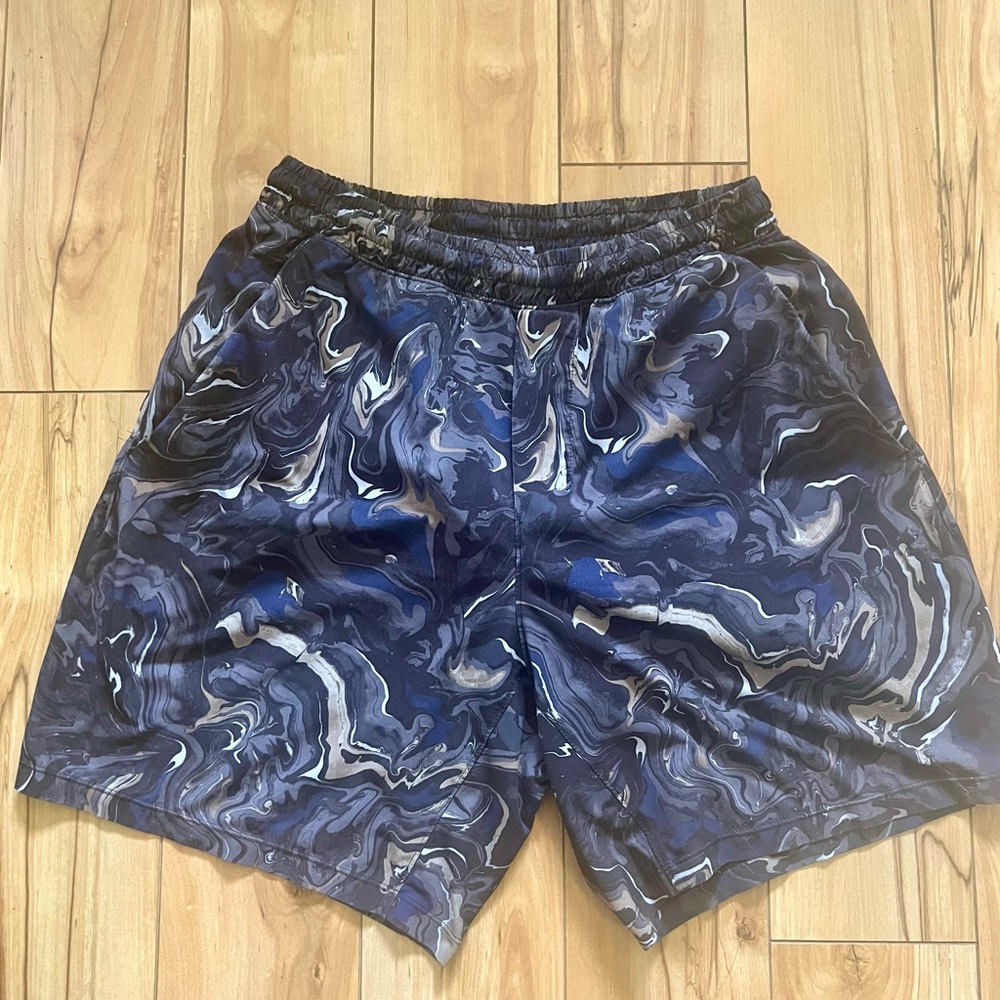 lululemon athletica Blue Marble Athletic Shorts Medium 7”